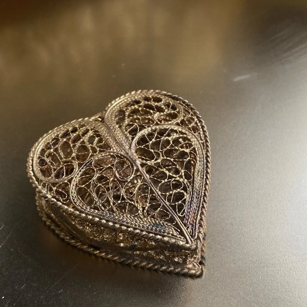 𝅺antique Signed CU Gold Gilt Filigree 1.5” mini heart proposal box